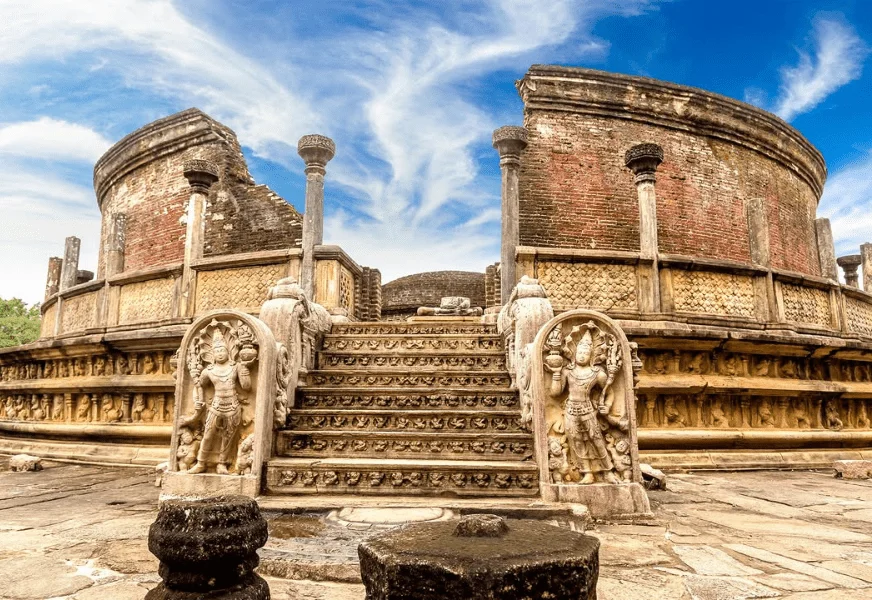sacred-quadrangle-polonnaruwa
